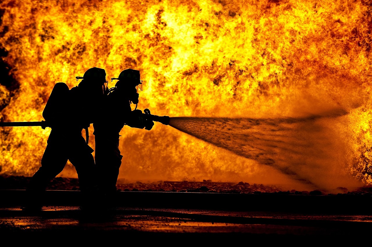 firefighters-870888_1280